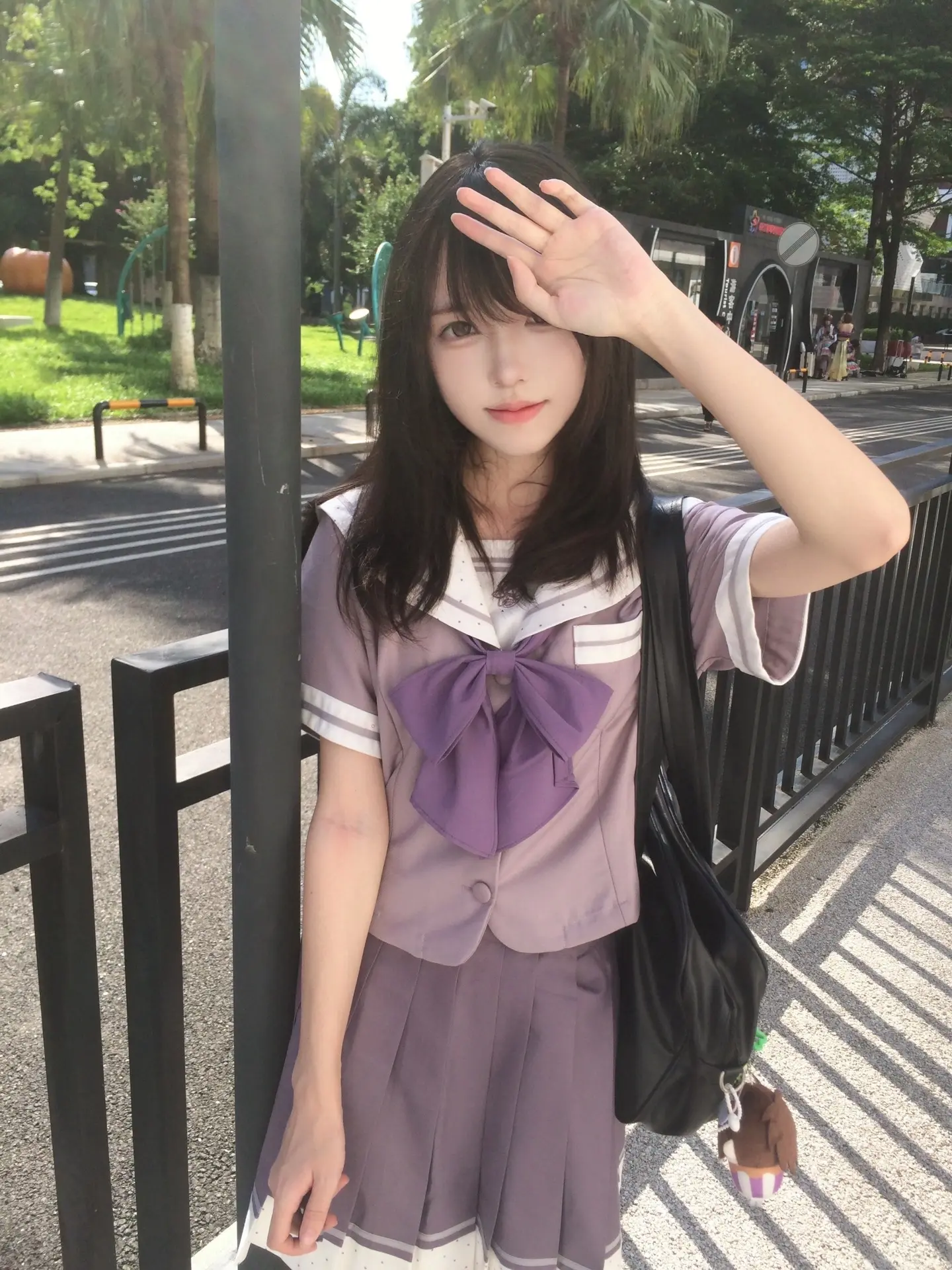 如果你害怕自己走 那我牵着你的手。