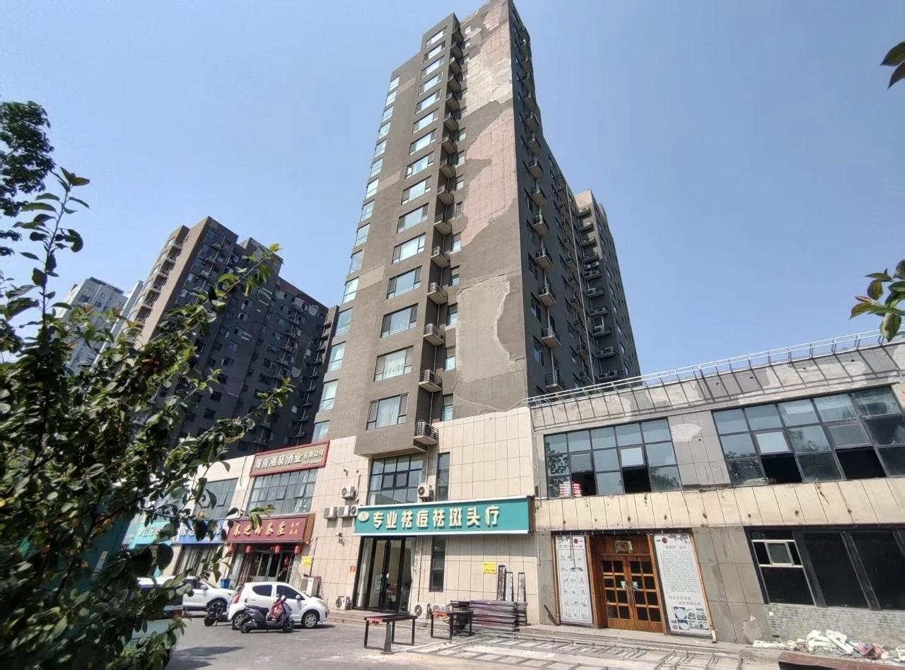 武安盛景园外墙掉皮隐患清零！守住百姓头顶安全
 盛景园二期外墙风化脱落，墙皮随时