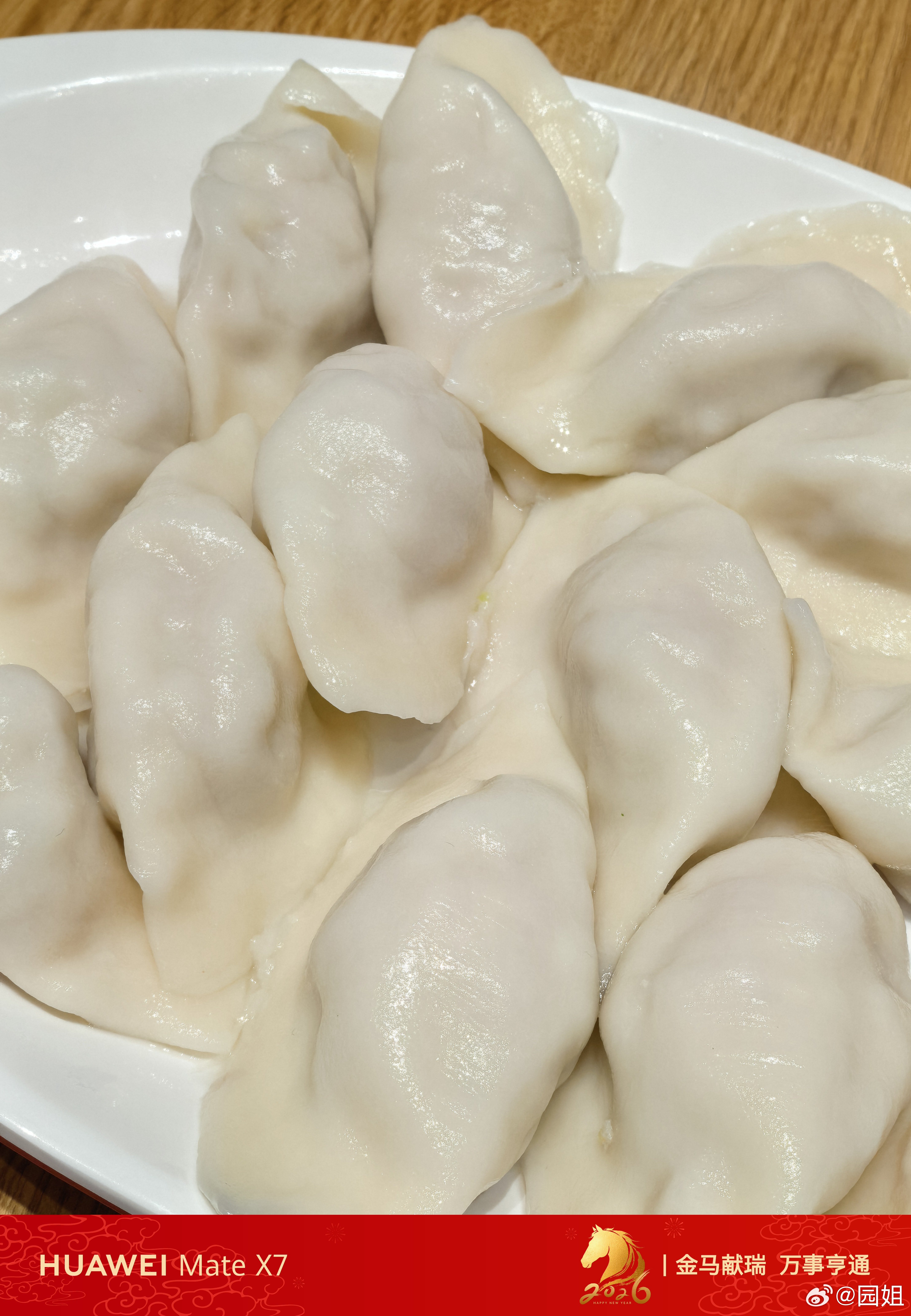 最近在深圳都没怎么吃饱饭，今天回丹东赶紧来吃顿饺子。 