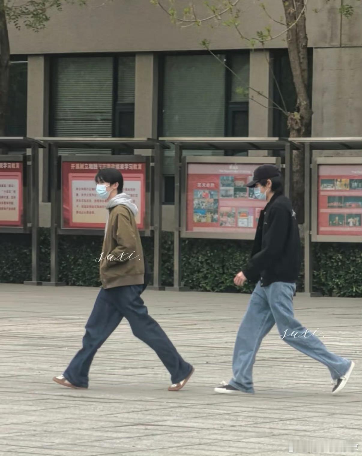 马嘉祺宋亚轩一起回中戏了 