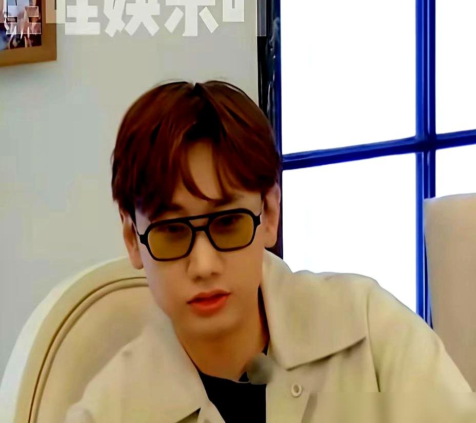 谁能想到，老戏骨宋丹丹在综艺里，竟然被个晚辈汪苏泷‘拿捏’得死死的，还成了网友嘴