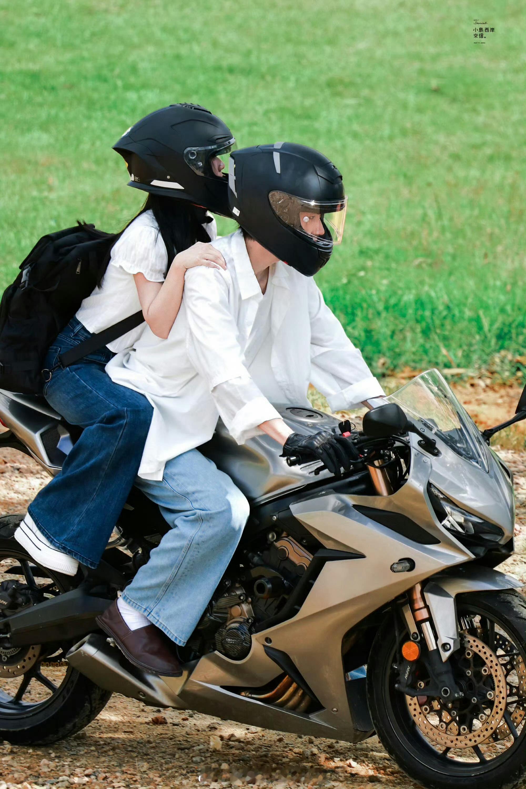 包上恩 周柯宇《炽夏》开始播前招商拍的时候出过很多神图路透的 