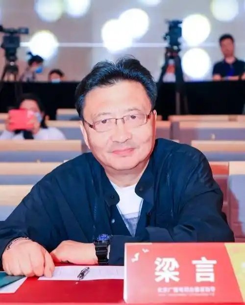 北京体育广播停播九十年代初，北京广播电台，办过一个节目——欢迎球迷一起探讨：中国
