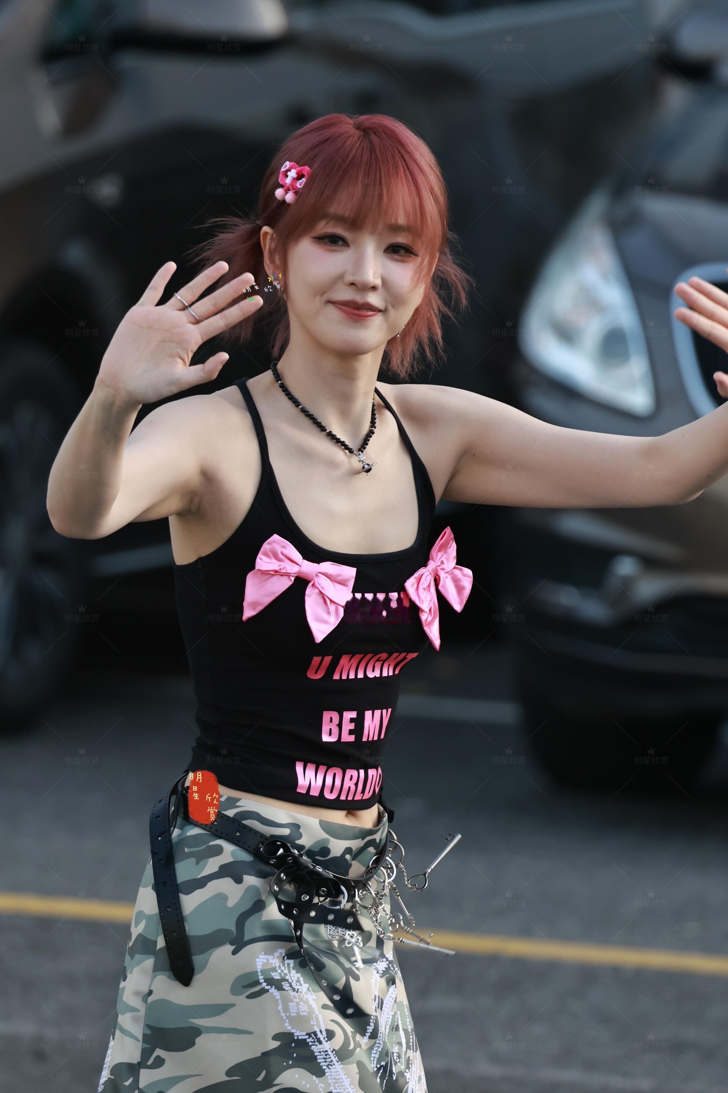 黄灿灿一公发言太可爱了 她一边哭一边碎碎念的样子，跟我看选秀时的内心OS一模一样