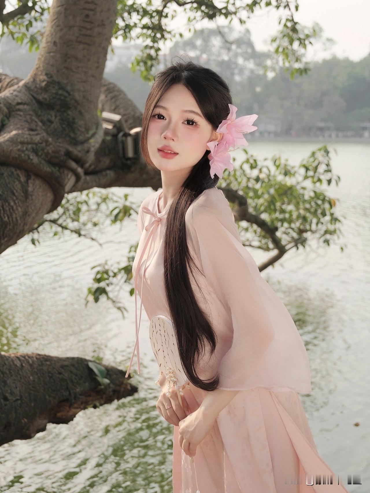 愿你有一个灿烂的前程
愿你有情人终成眷属
愿你在尘世获得幸福
我只愿面朝大