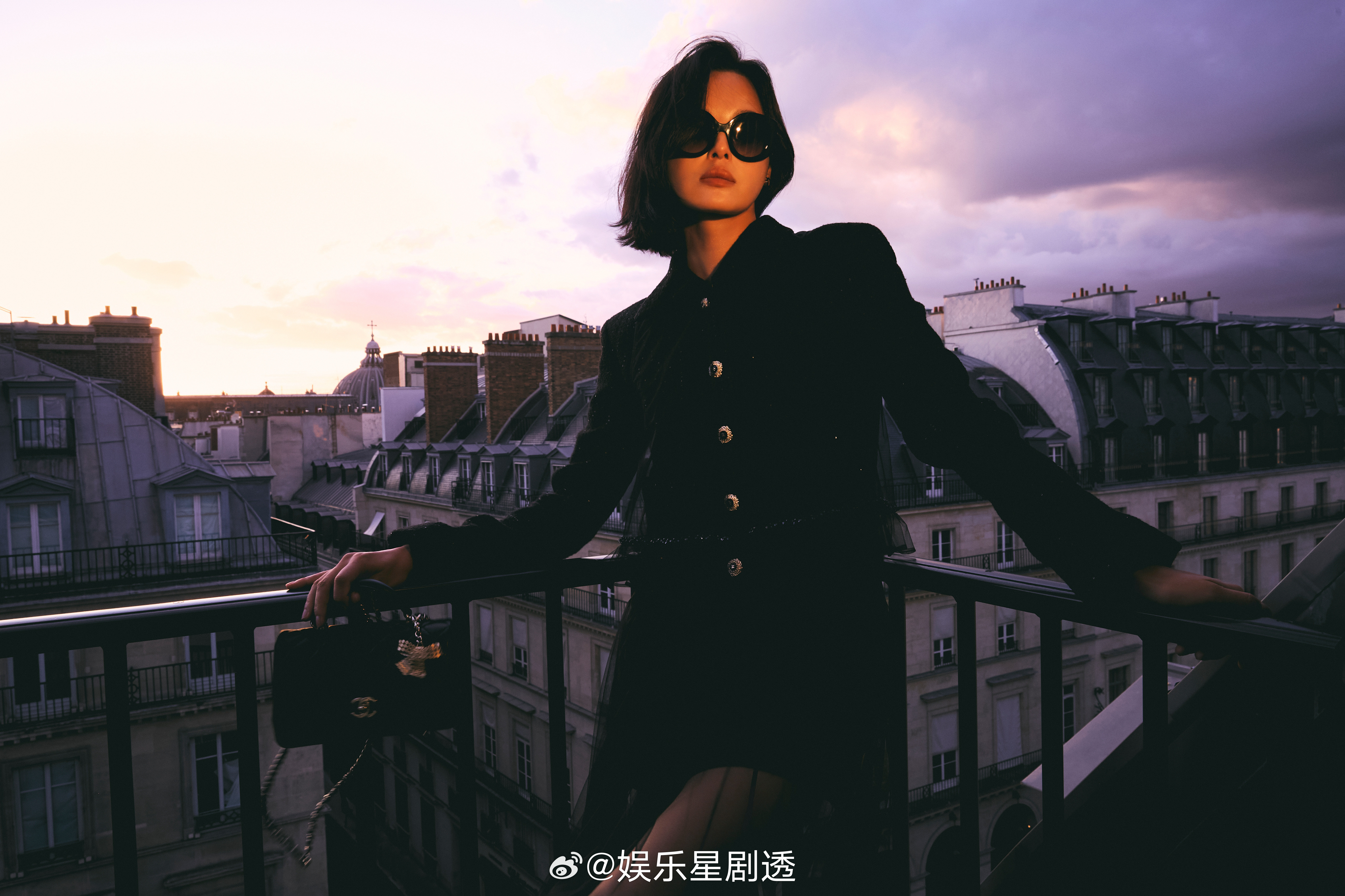 辛芷蕾剪了短发又是酷飒女王专场了！！辛芷蕾剪了短发也太带感了吧，隔着屏幕都能够体