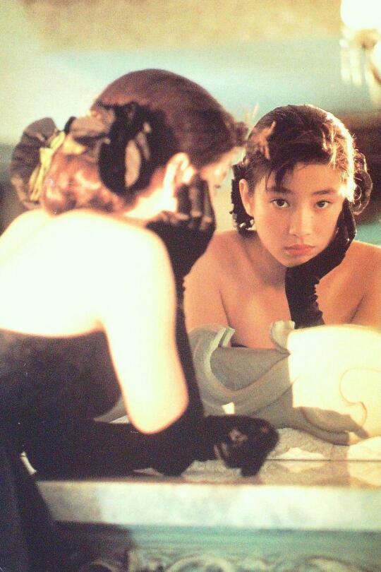 1991年，十八岁的宫泽理惠，在摄影师野村诚一的镜头下。