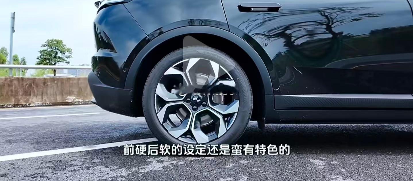 前硬后软这种调教其实挺多的，很多偏舒适性的调教都会这么调。前硬后软对急刹急起是有