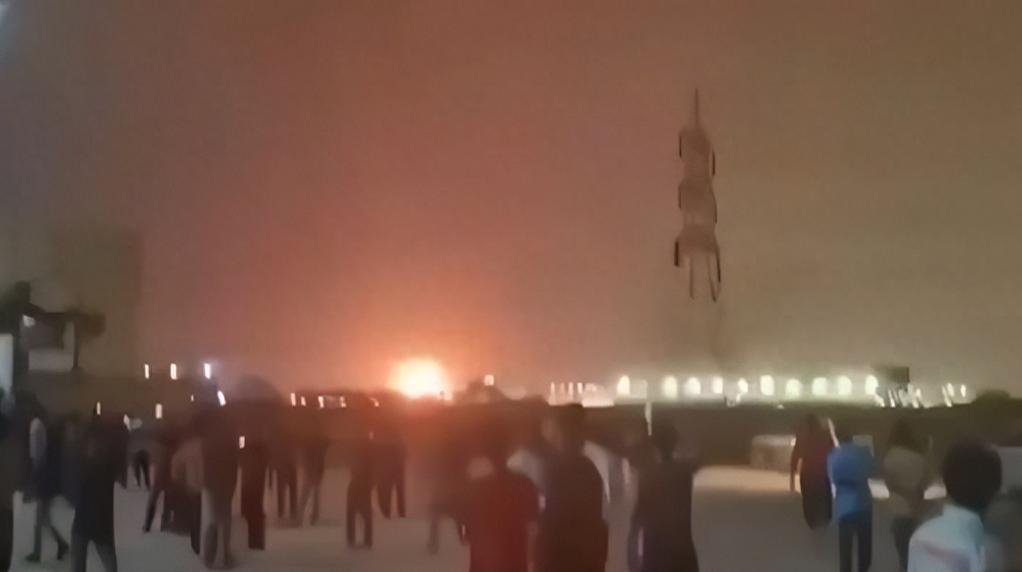 以色列空军对伊朗威胁这么大，为什么伊朗不集中所有火力，摧毁以色列空军基地？

这