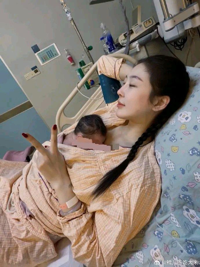 前国家击剑运动员秦雪官宣产子，重7斤2两，曾因转型做颜值主播引发热议这一喜讯让不