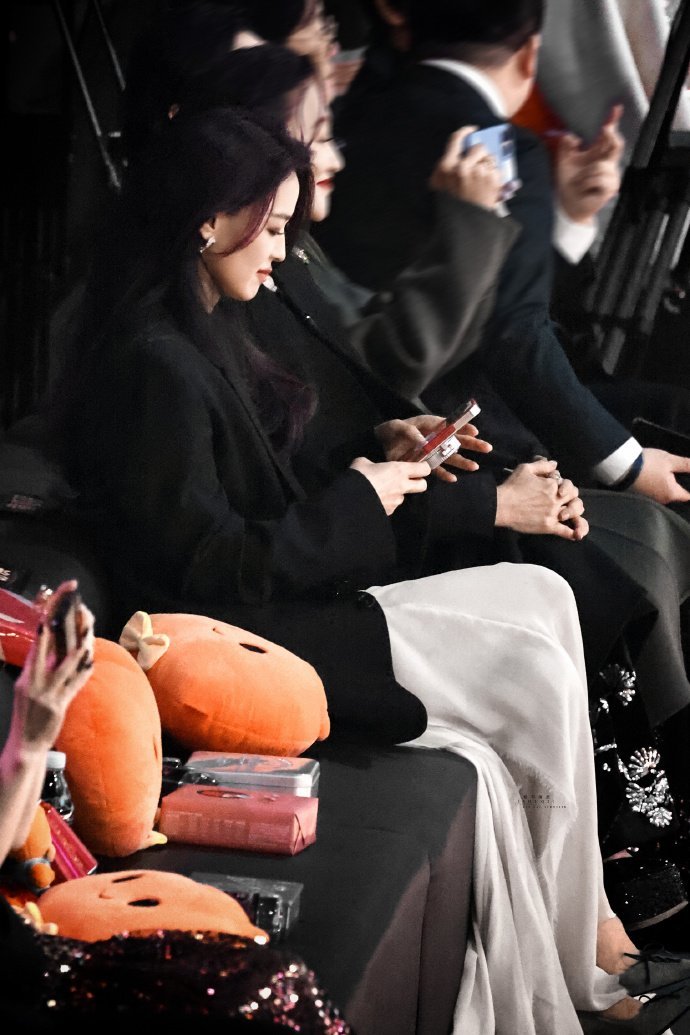 全网都在热议舒淇微博之夜什么手机，答案揭晓后反而引发了更深层的思考：为什么一款手