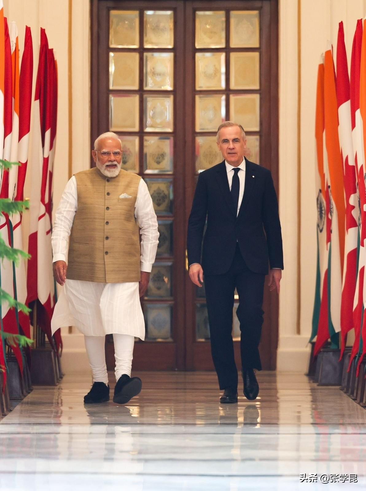 印度总理莫迪今天发文说：“印度非常高兴地欢迎加拿大总理卡尼首次访问我国。这是印加