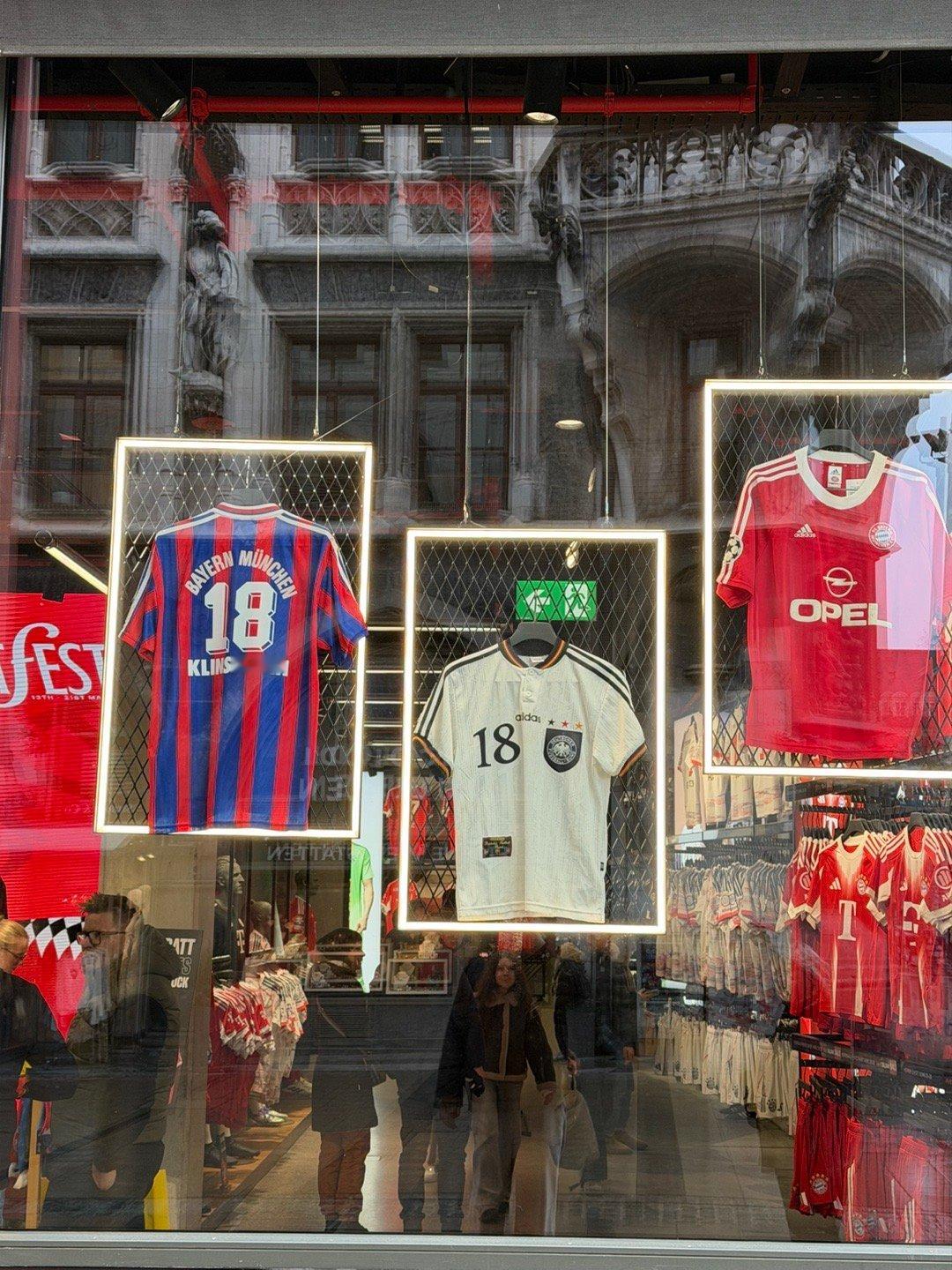 拜仁的球迷有吗？纪念品需要不？不需要就算了 德国·慕尼黑