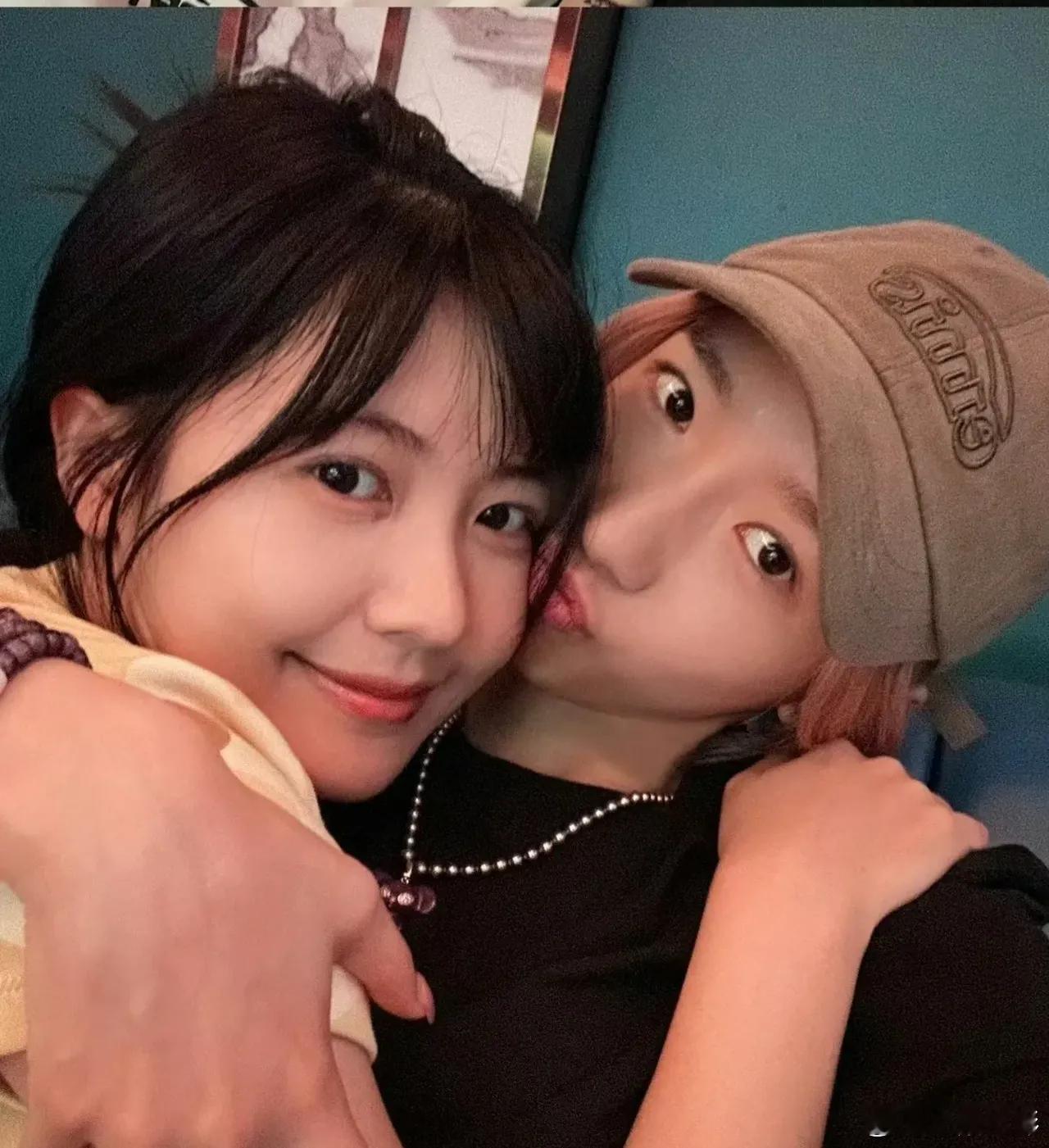 谁的初心回来了啊，昨天孟美岐在微博发了火箭少女的聚会照片，照片里有孟美岐、吴宣仪