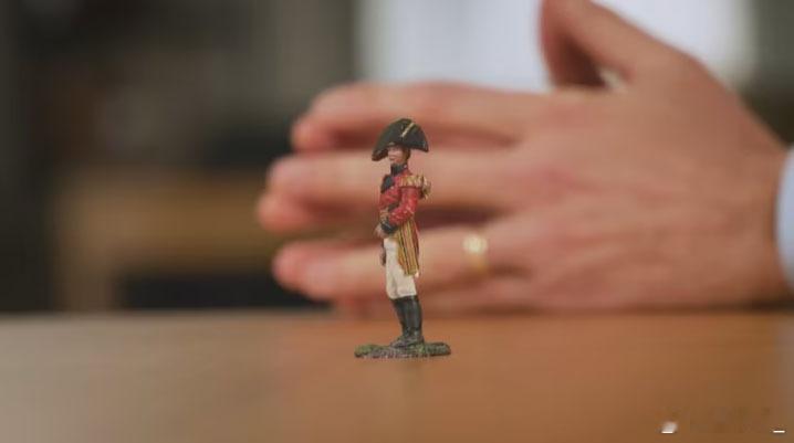 加拿大总理卡尼今天通过视频发表全国讲话，表示加拿大与美国的紧密关系过去曾是优势，