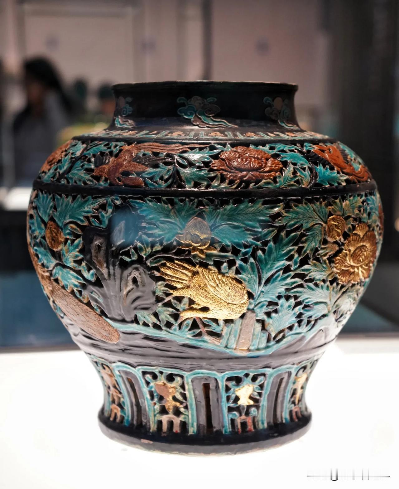 深蓝宝藏，南海一二号沉船考古成果特展
深海1500米宝藏， 500多年前文物重见