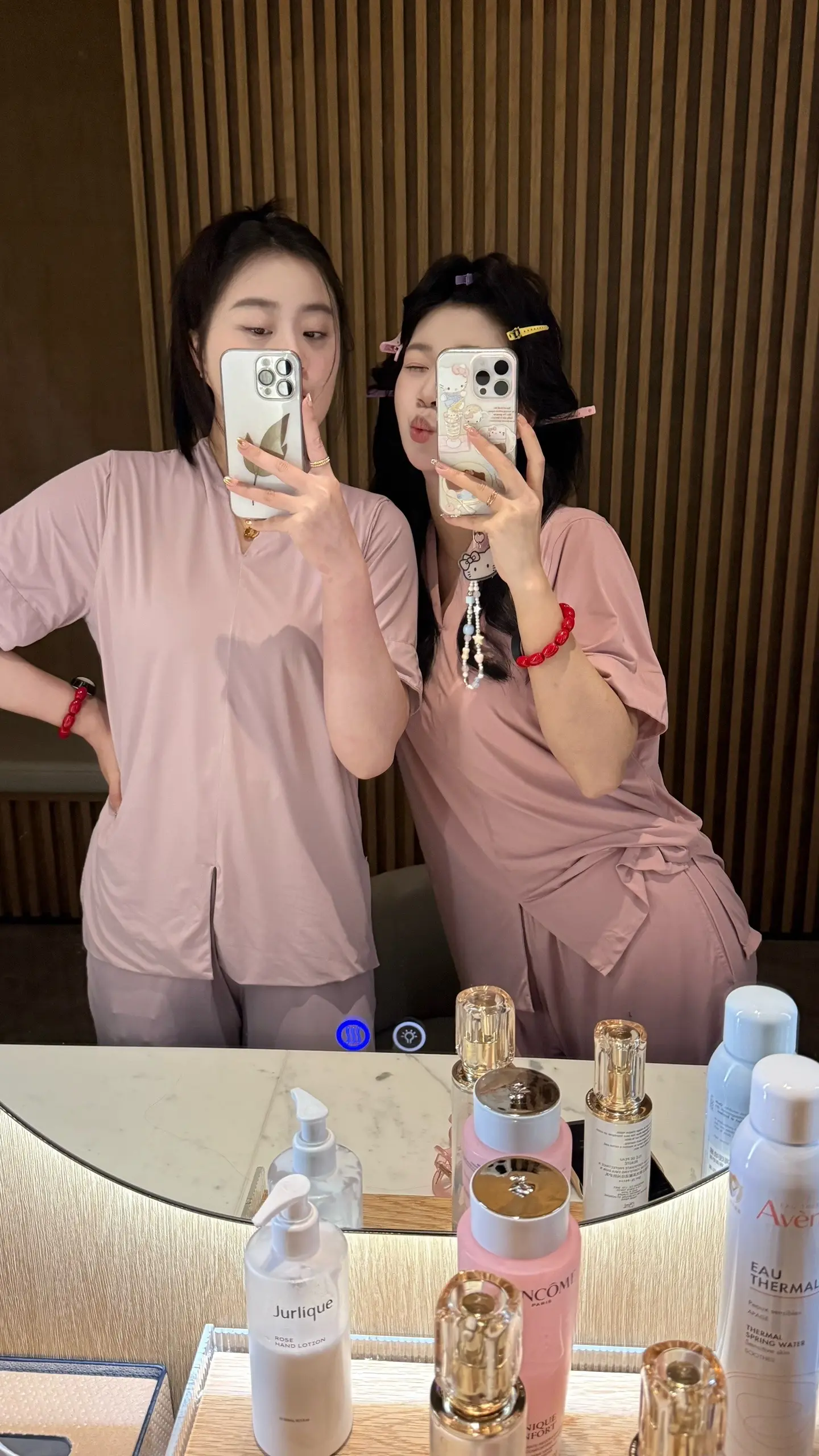 好喜欢你 像春天的花朵盛开在夏夜里