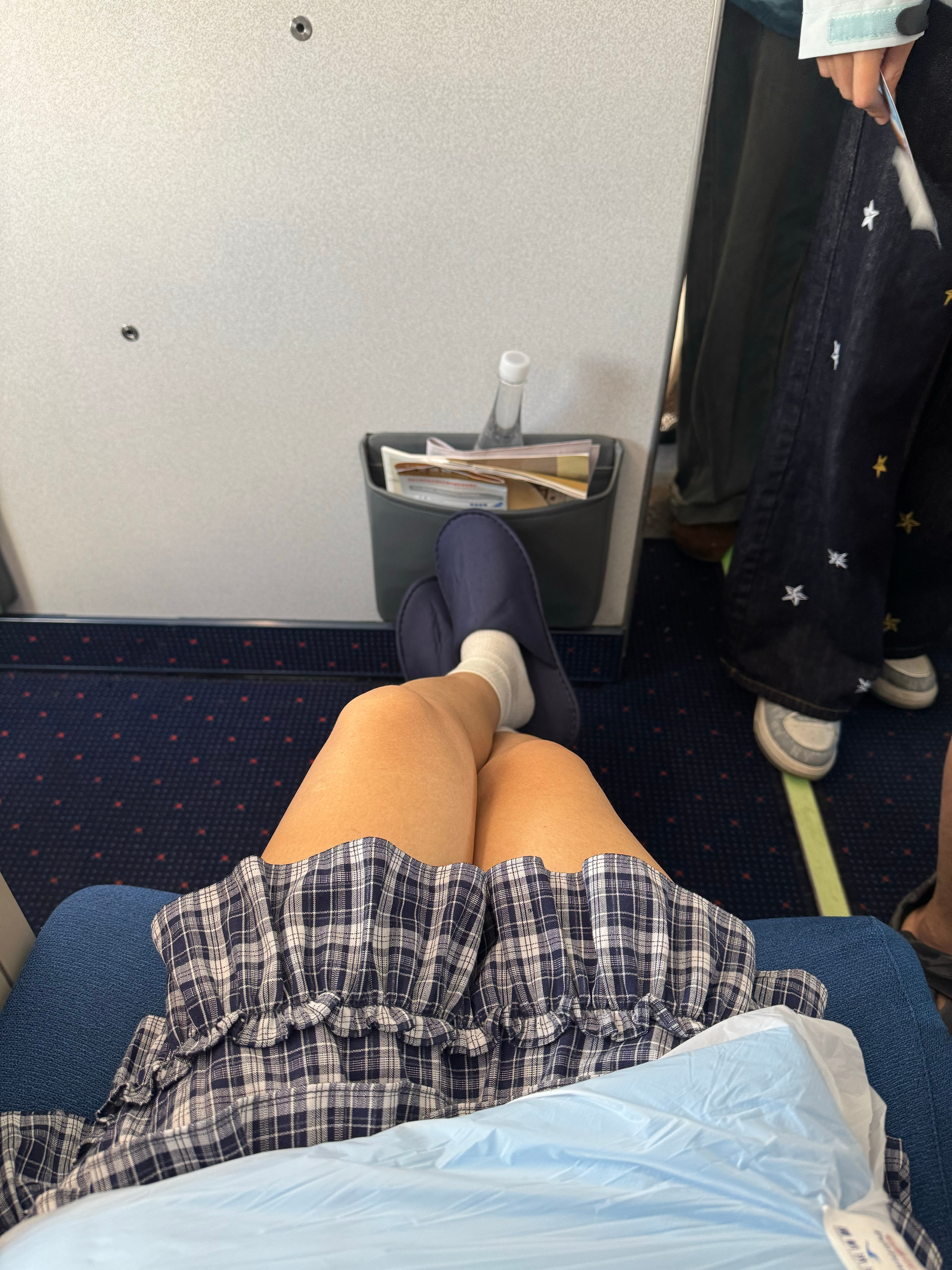 厦航真好，给我免费升舱了。来时候的航空连吃饭都要额外付费，回的时候直接商务舱，人