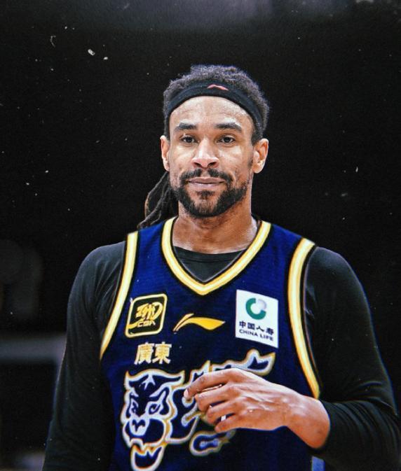 萨林杰被弃用，没有获得出场机会。难道是萨林杰要被换掉？是不是广东宏远已经签约了新