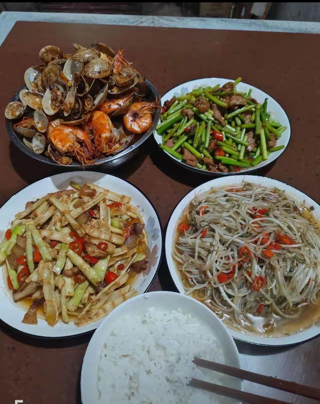 这样的家常菜应该比外卖和预制菜吃着更放心吧，关键是成本和价格更低！您喜欢吃什么样