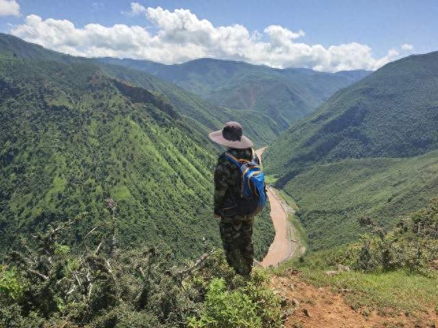 机器狗第一次进哀牢山，为什么替人多走了20米、还拍到"冥界之花"