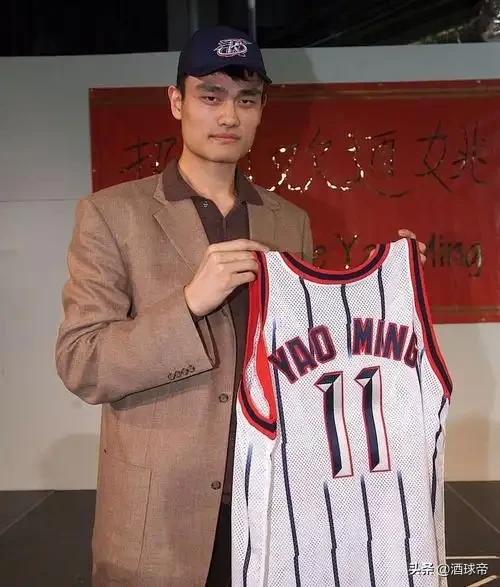 中国男篮历史，真正登陆过NBA的球员仅此以下7人：

1、王治郅——1999年被