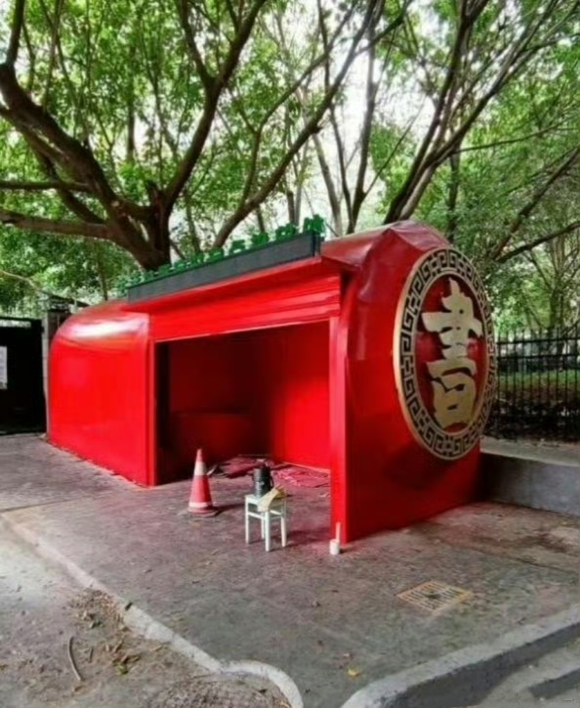 某地，街头的创文宣传，我想这大概是个公交站台？[黑线] 