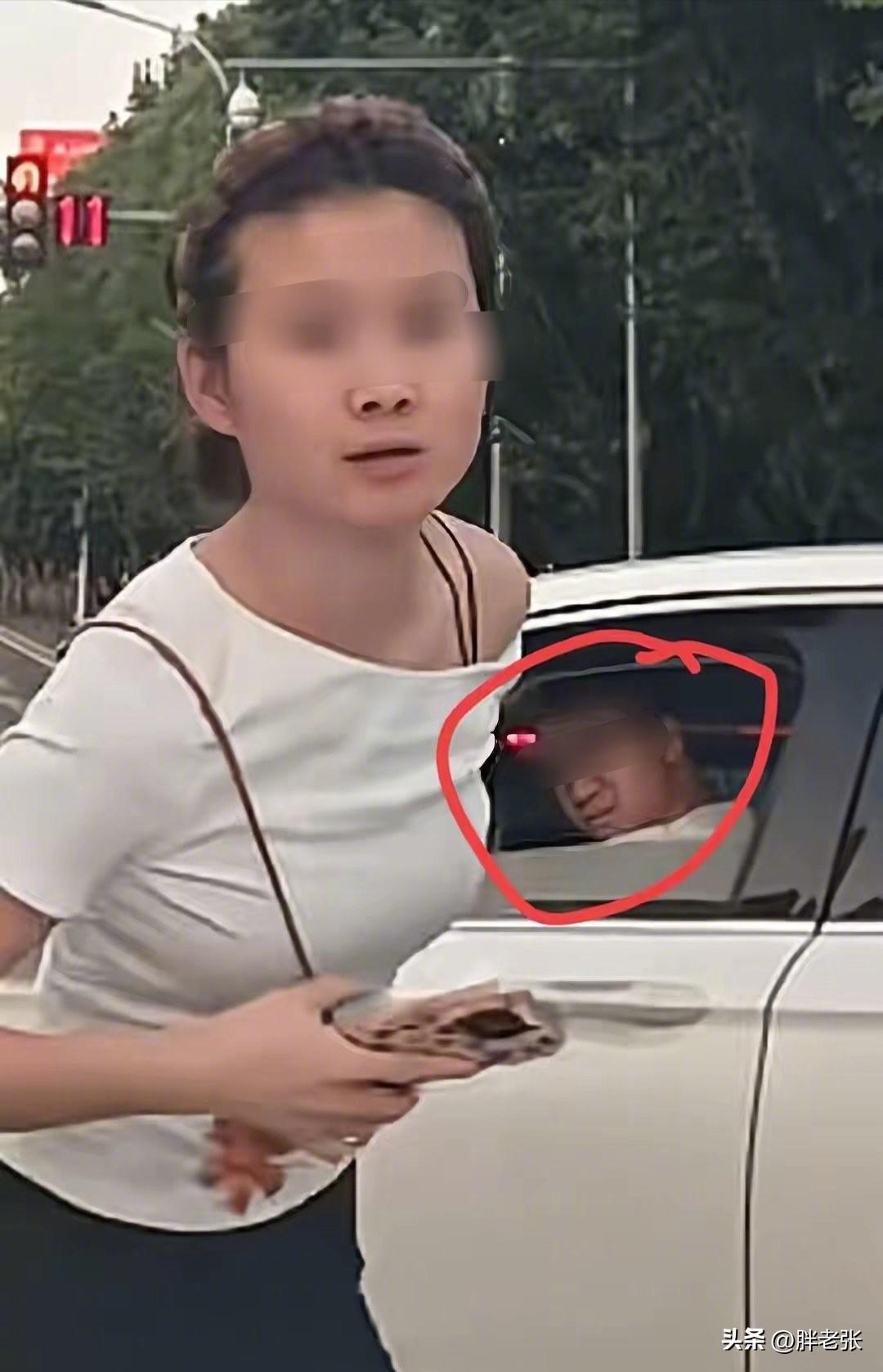 这夫妻俩丑恶嘴脸大家认清楚，人肉加塞还辱骂后车，最恶心人的就是最后还冲人吐了一大