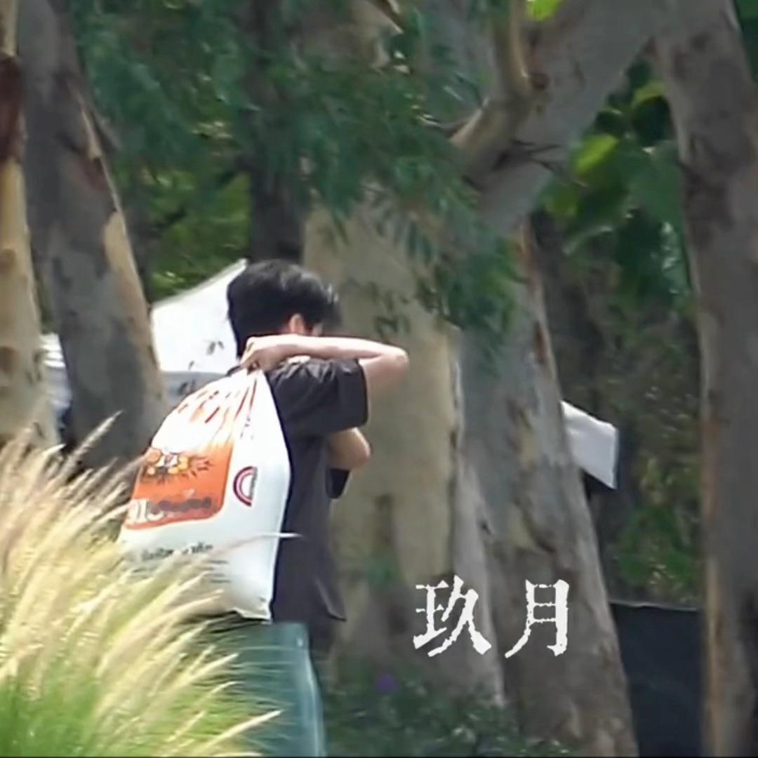 想起、、王俊凯 中餐厅10
