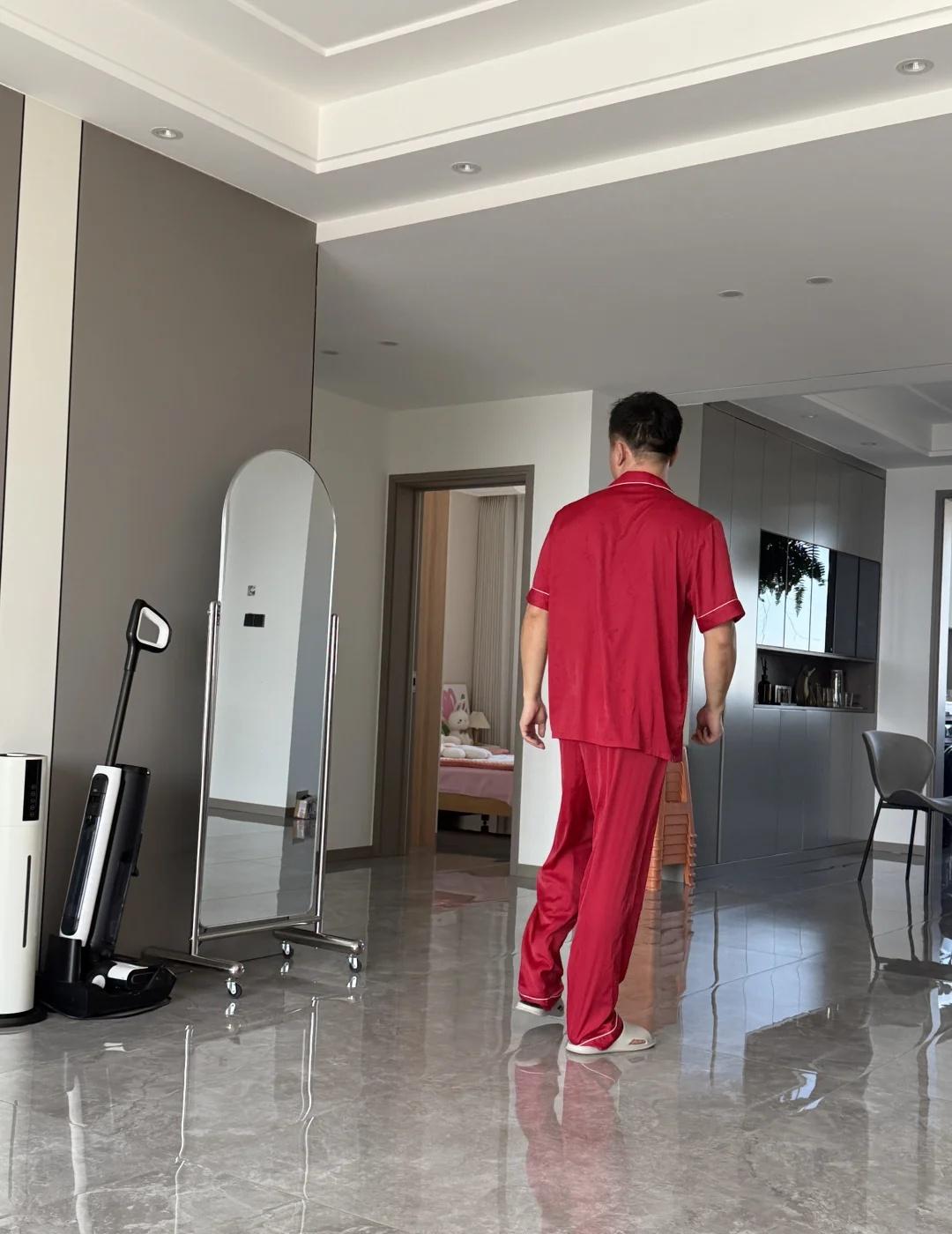 我大嫂说 这穿上红色咋就和应渊不一样呢
说 就稀罕地涯应渊穿红色那套 老稀罕了[