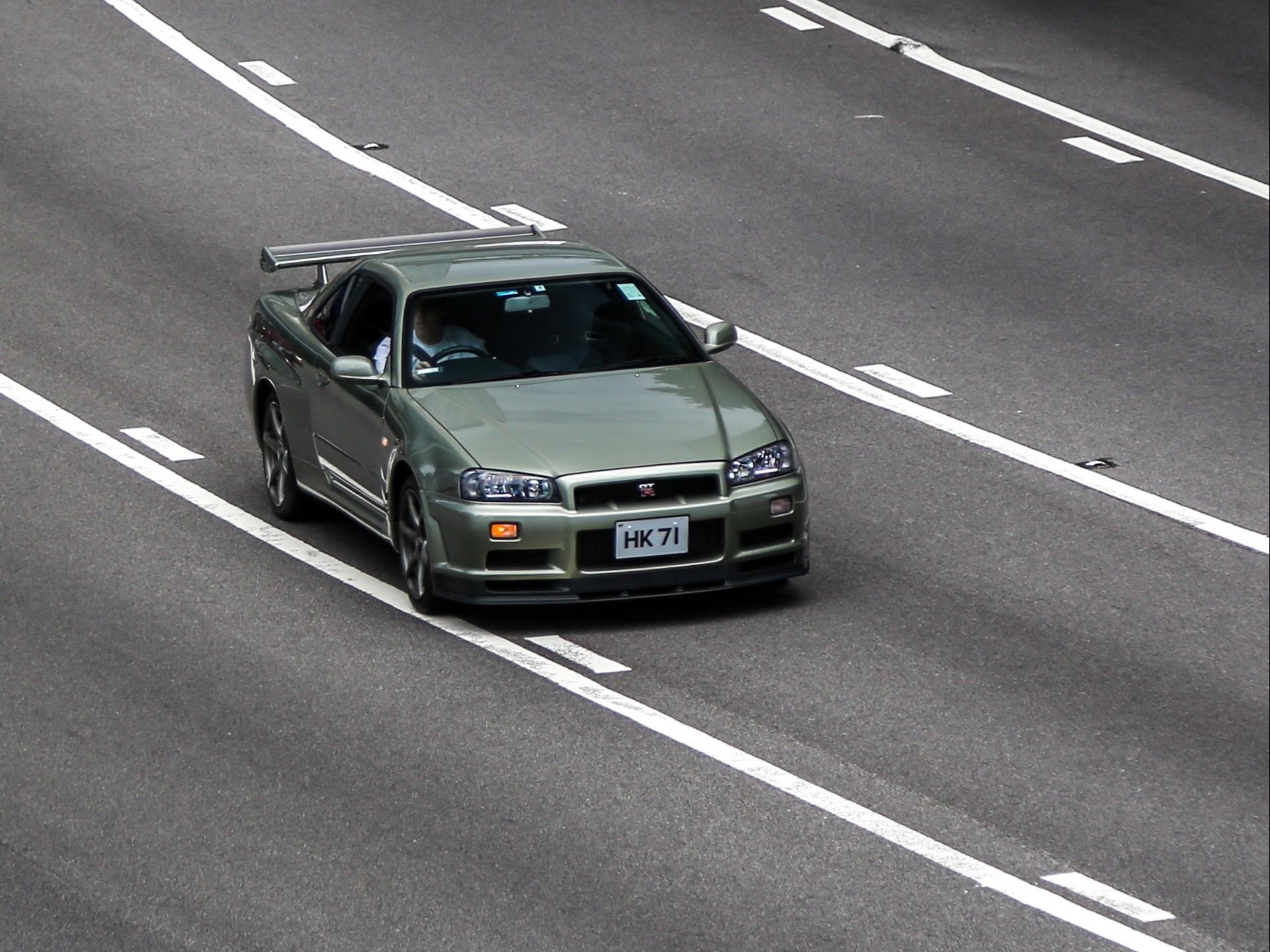 天桥追焦之日产GTR-R34！千年玉配色的纽博格林版，银色的V-spec II！真的太帅了