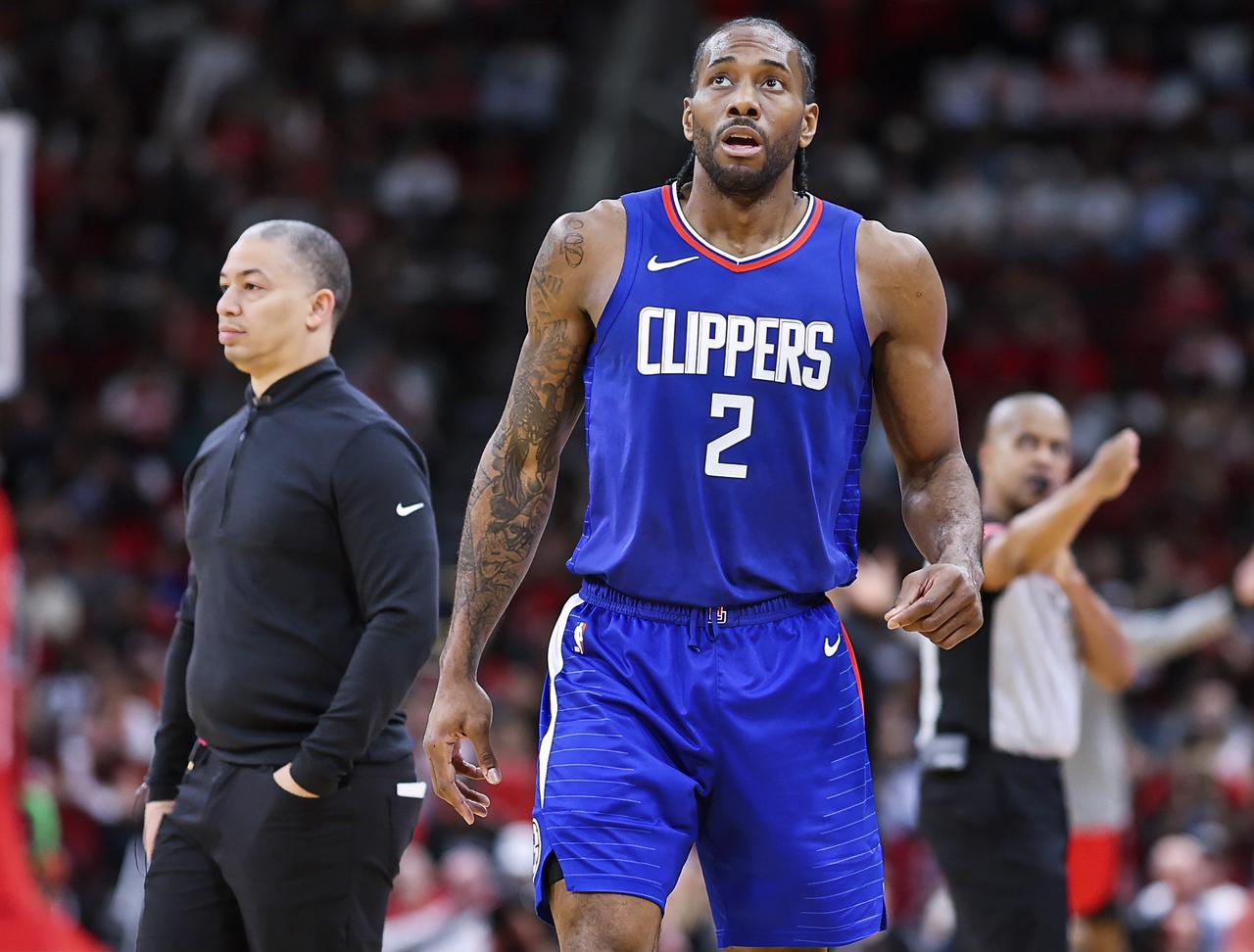 杜兰特，三弟，这小卡带领球队起势，还一度反超比分，这条鱼咋莫名其名喊了个暂停？