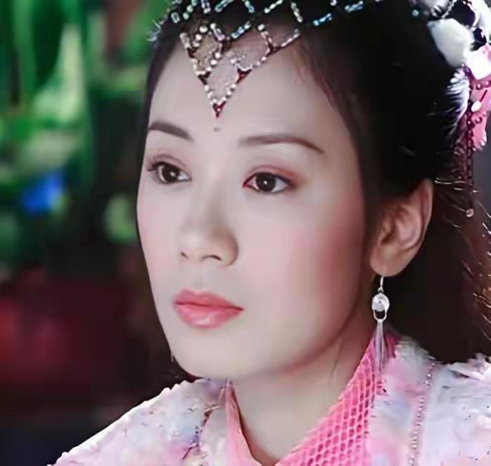 倚天屠龙记：赵敏到死才知，她疼了二十六年的龙凤胎，根本不是张无忌的
 
峨眉后山