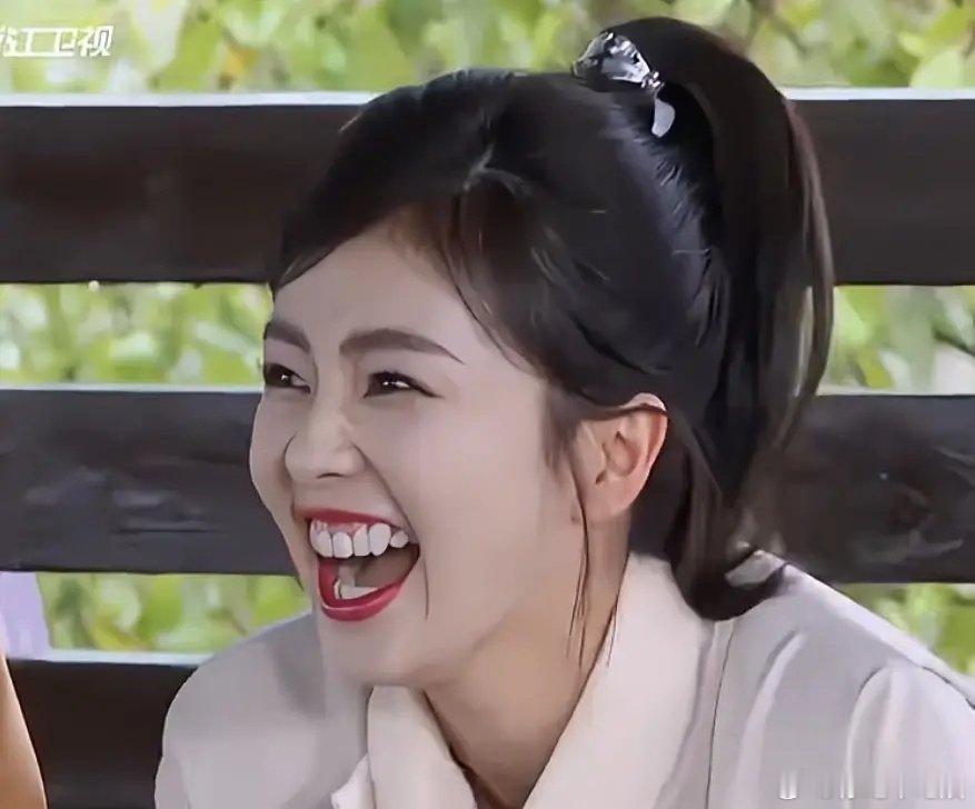 白鹿的牙好大 ​​​