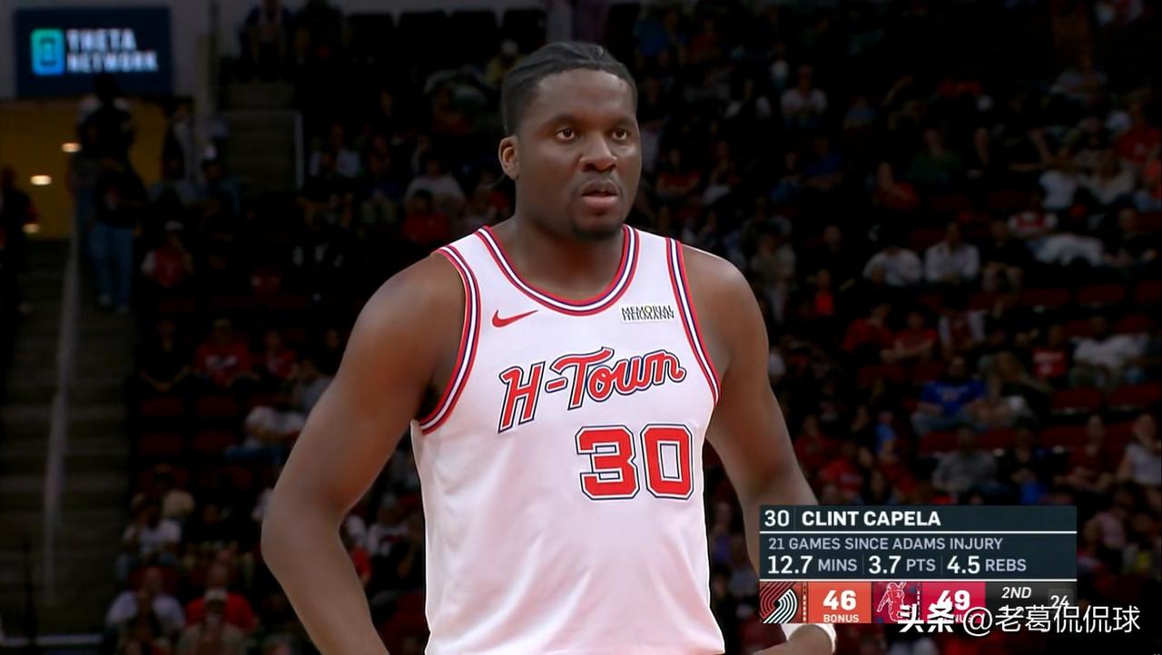 火箭中锋卡佩拉真是名副其实的篮板痴汉！在今天火箭主场以106：99战胜开拓者的比