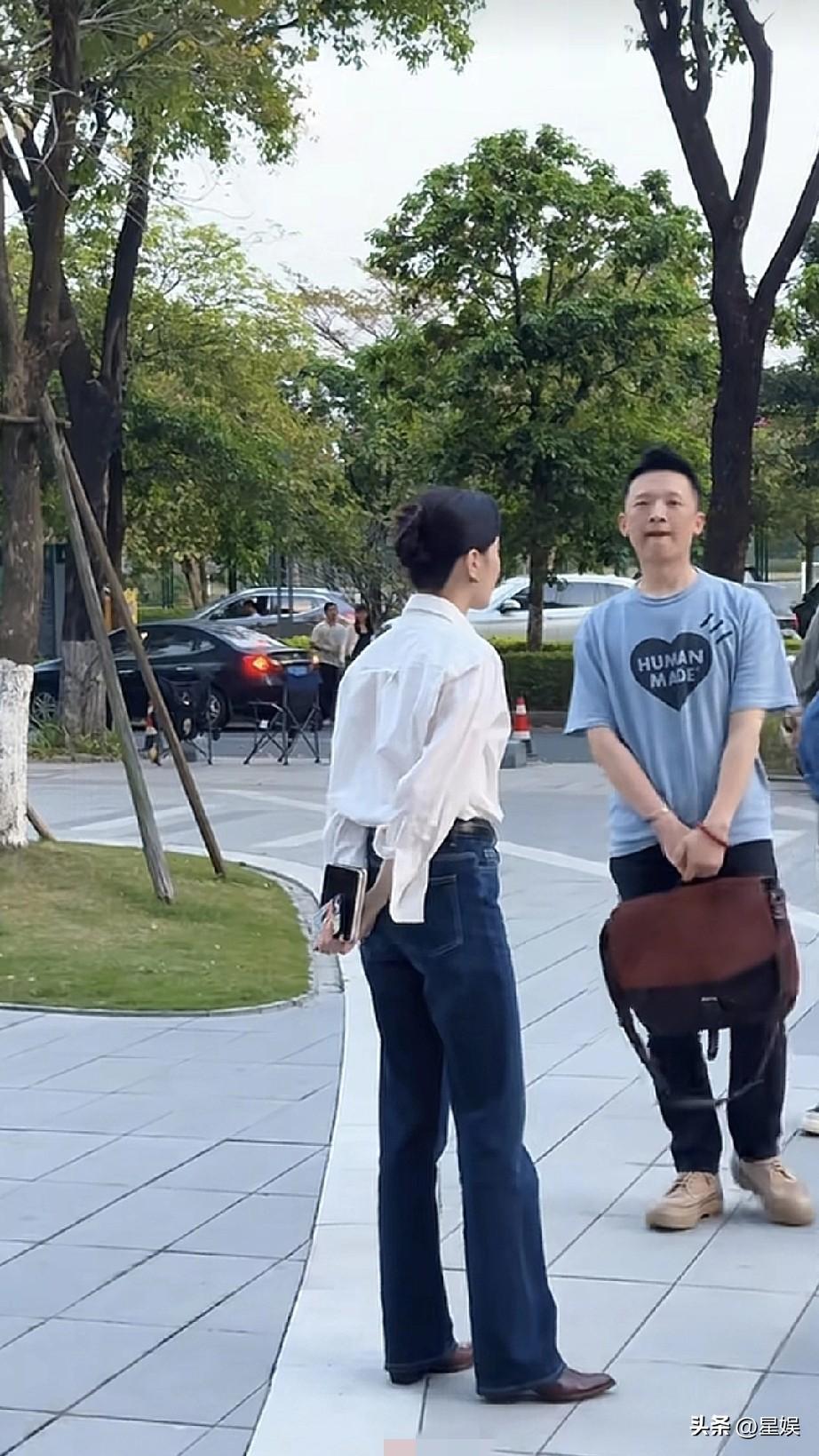 江疏影户外聊天