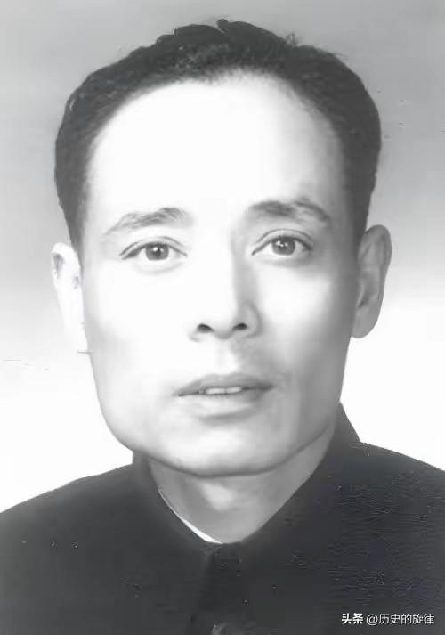 上海刚解放，陈毅愁特务黑帮作乱，陈赓提议：让死刑犯胡均鹤出山！
 
上海刚解放，