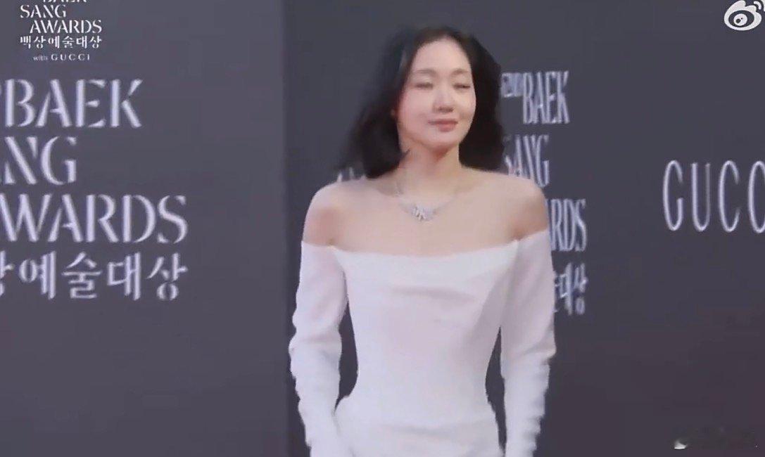 金高银红毯压轴金高银百想红毯压轴 金高银红毯压轴，好美 
