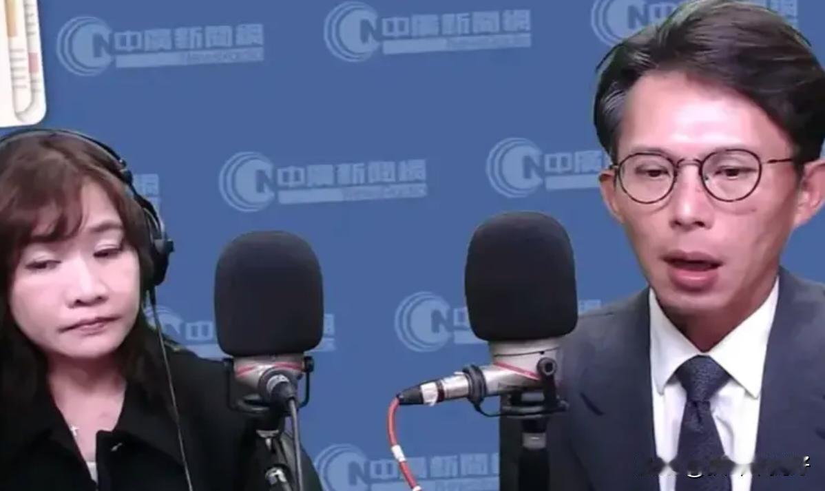 黄国昌称不排斥到对岸交流，却遭绿营酸言酸语

随着蓝营亲陆的郑丽文当选新任负责人