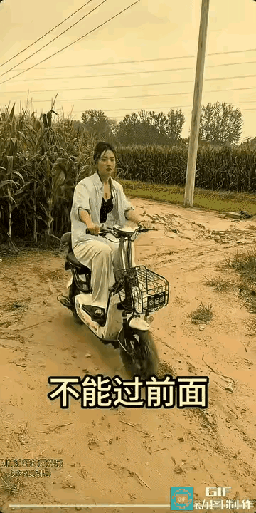 不听老人言，吃亏在眼前。
宁愿吃亏，也不听好人提醒！
还是年轻有资本啊！
摔两跤