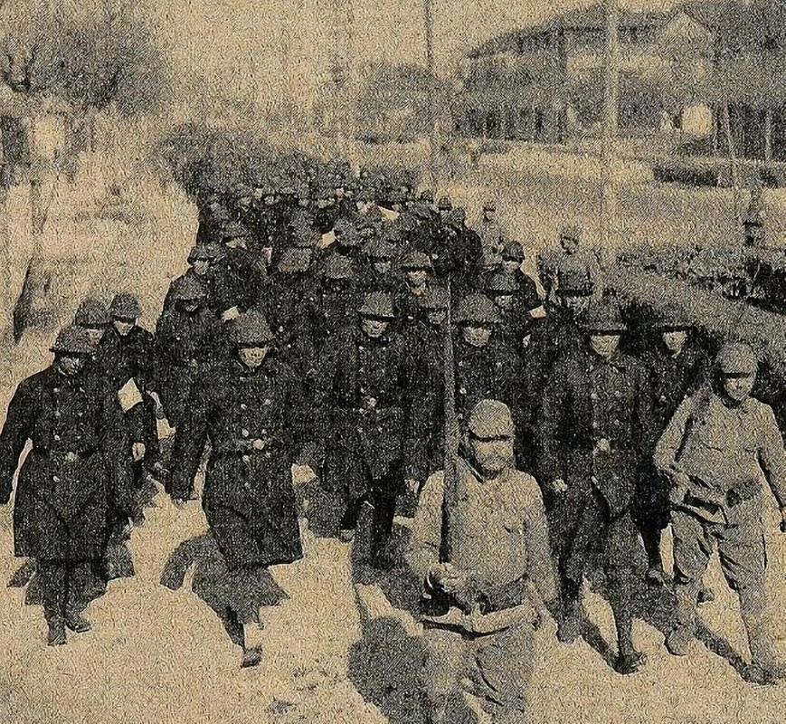 南京沦陷！2000多名警察放下武器，被6名日本士兵押到了城外枪决，途中没有一名警