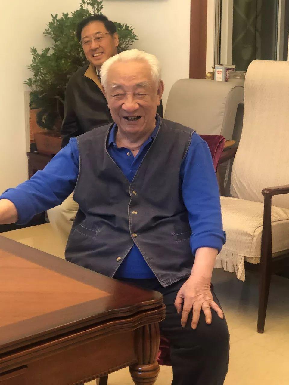 他曾经是我国副总理，更是被誉为“朴实无华的好总理”，从加入新四军到如今，已有97