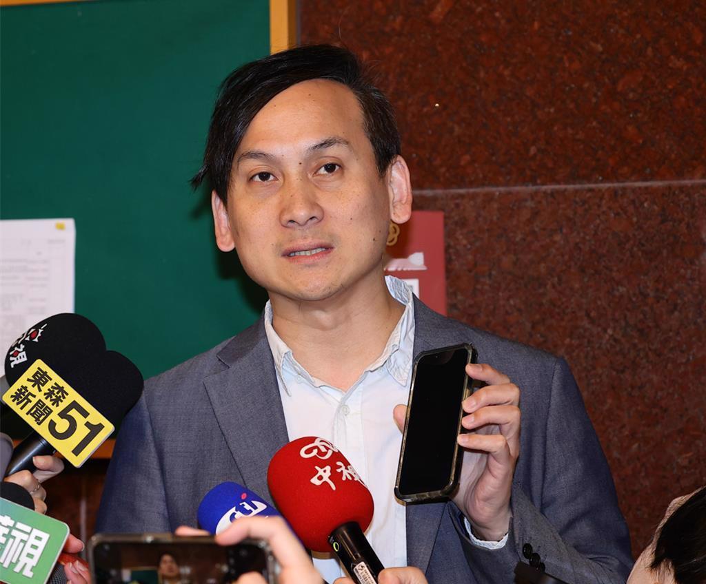 绿营推大恶罢0比25全败，被视为最危险的新北板桥蓝委叶元之，也以3千多票差距胜出