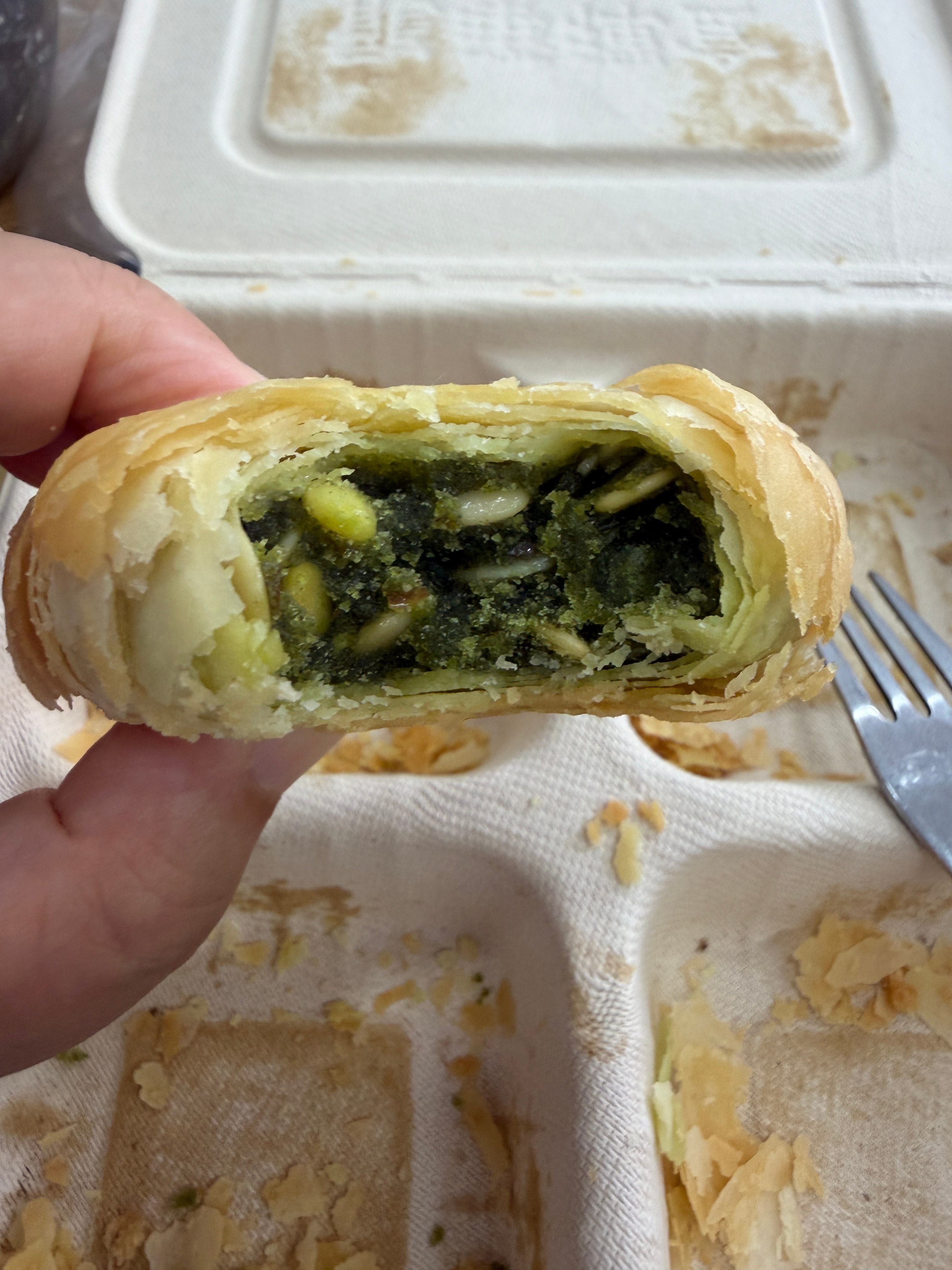 讲个好玩的事儿，上周网友群里本来是在聊减肥的，结果一不留神种草了酥皮月饼，我就离