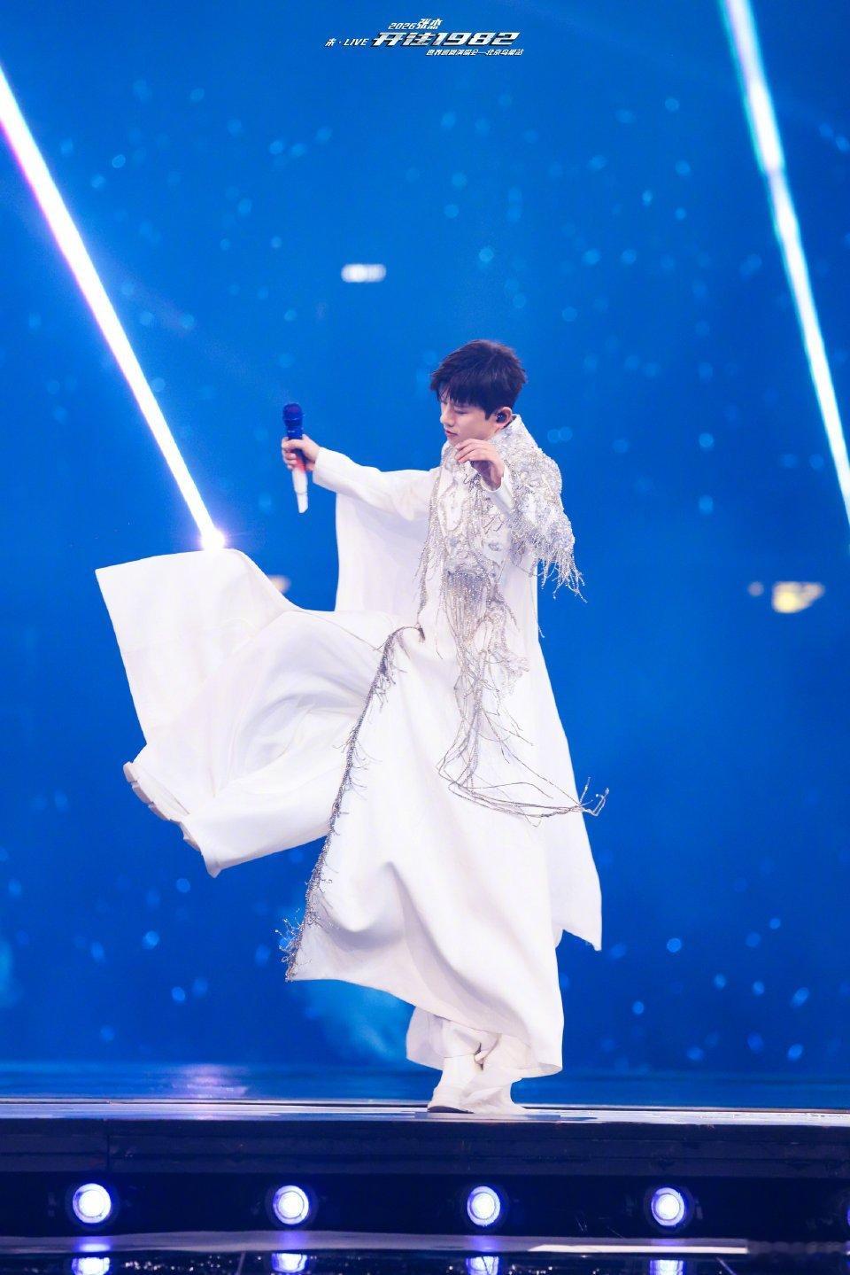 张杰万物不如你梦回长相思 又是爱张杰舞台的一天！ 