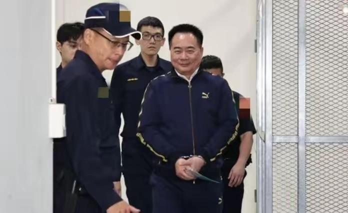 3月27日是台湾国民党一个值得纪念的日子，蔡正元一个人戴着冰冷的手铐被押送看守所