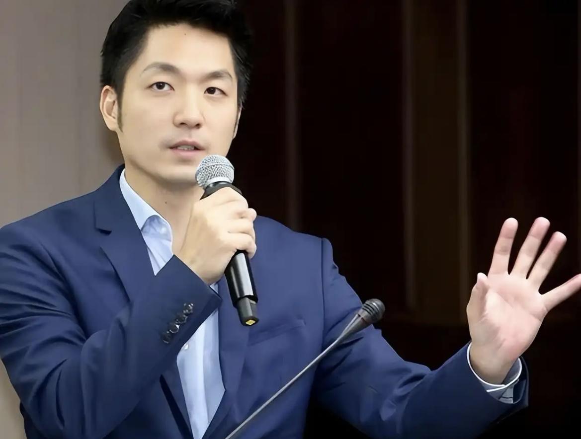 呵呵，蒋万安连中国人都不敢承认！一个相当大陆二、三线的城市市长争得刀刀见骨，格调