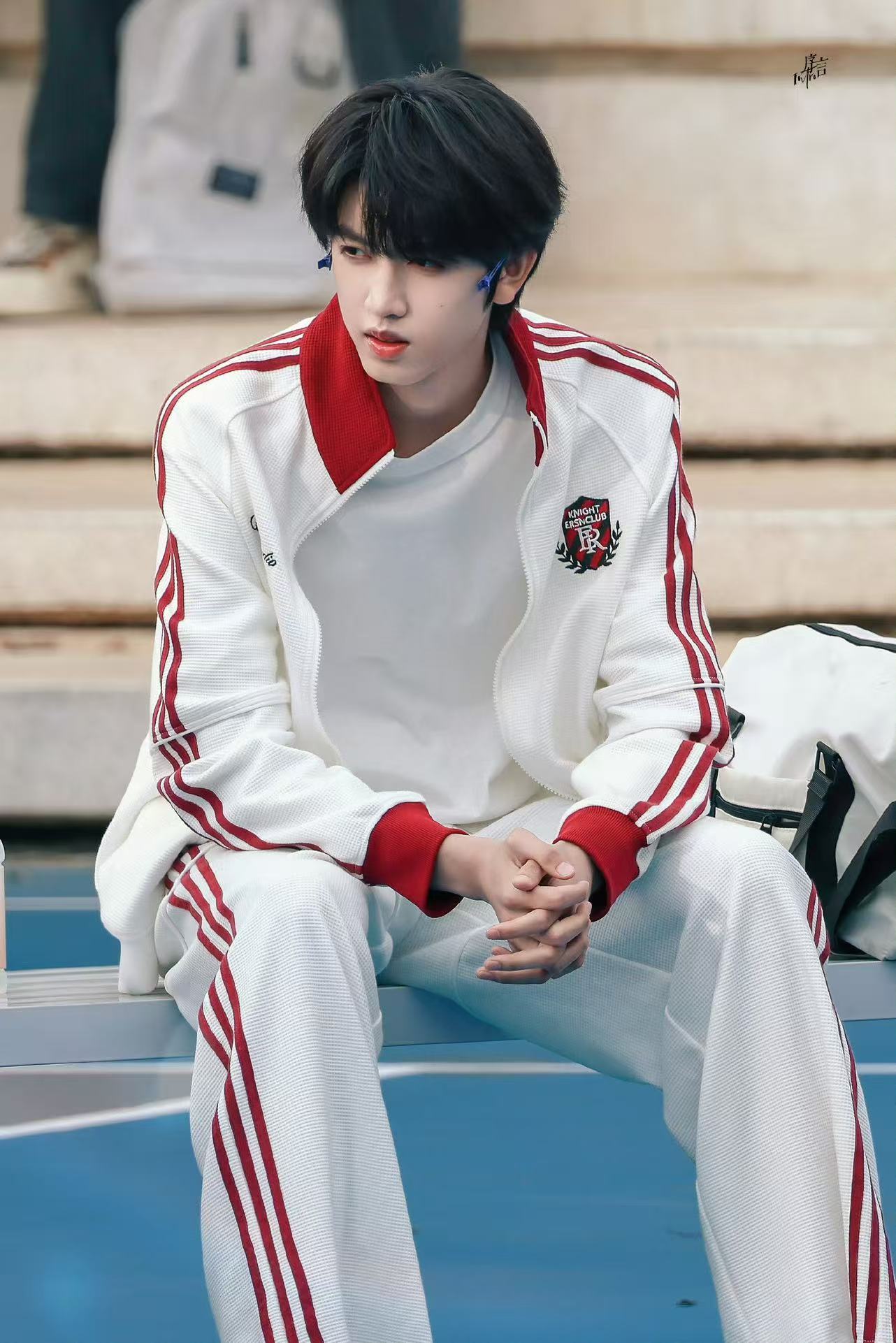 张桂源红条纹运动男高 张桂源这身完全是统治区！红条纹运动服 清爽男高我先爱了 