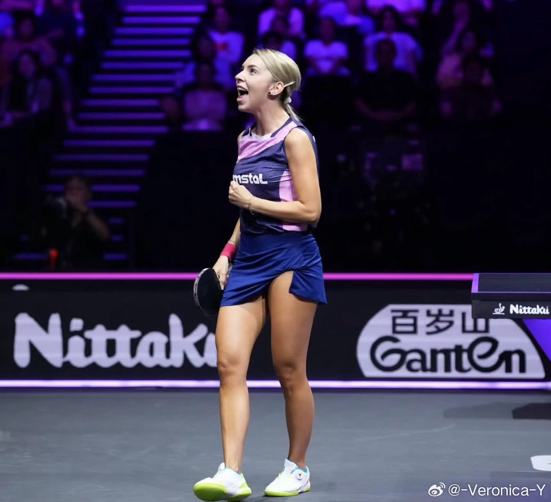 突然发现 斯女士虽然看起来非常瘦但是她这大腿是真可以挺健硕的最近在罗马尼亚锦标赛