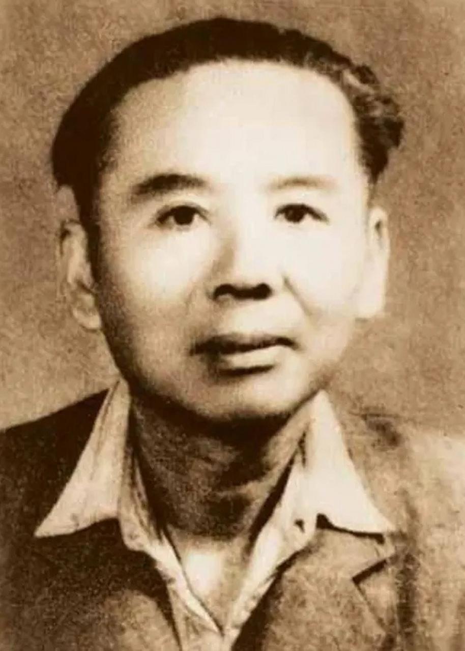 1967年正月初六早上，张恨水在包油条的报纸上看到一则消息，顿时脸色苍白，手微微